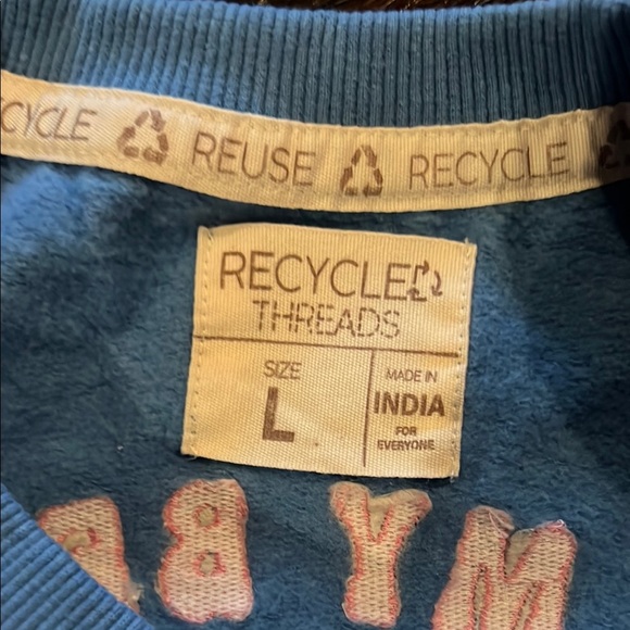 Stylish Blue Graphic Sweatshirt - Picture 3 of 4